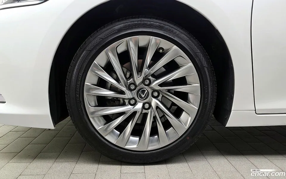 Lexus ES 300h 2024 — миниатюра 5
