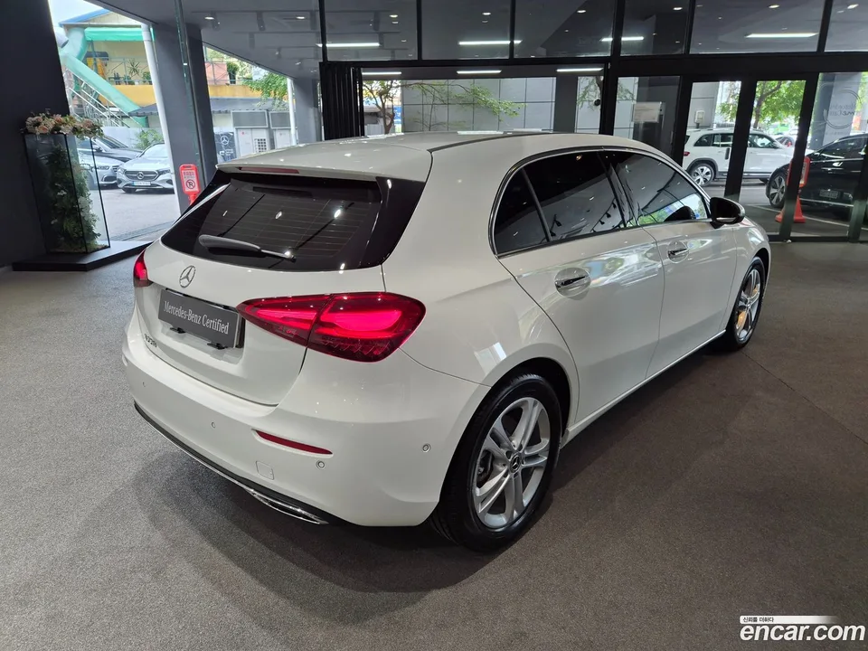 Mercedes-Benz A-Class A220 2025 — миниатюра 2