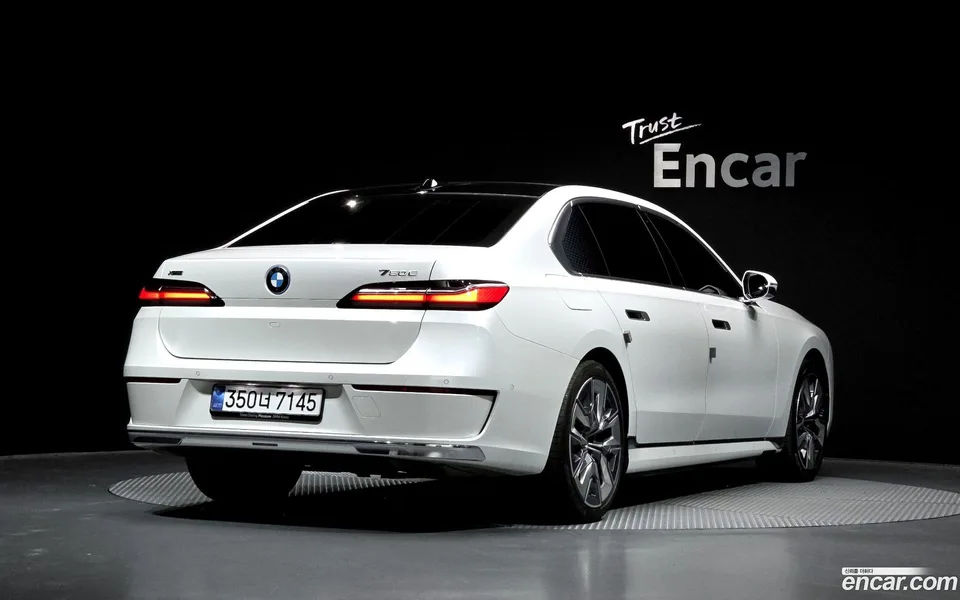 BMW 7 Series 750e xDrive 2025 — миниатюра 2