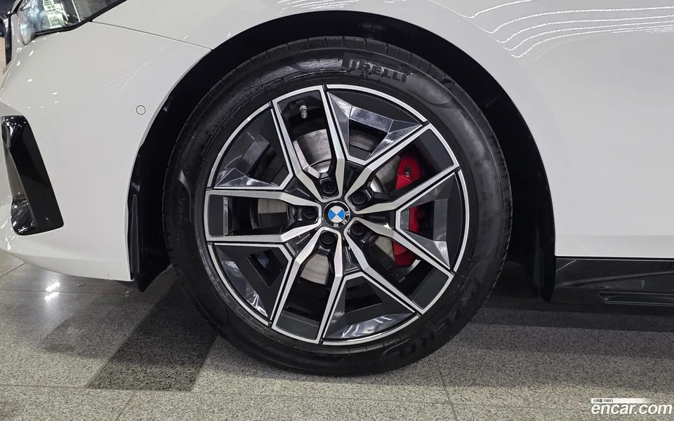BMW 5 Series 520i 2024 — миниатюра 5
