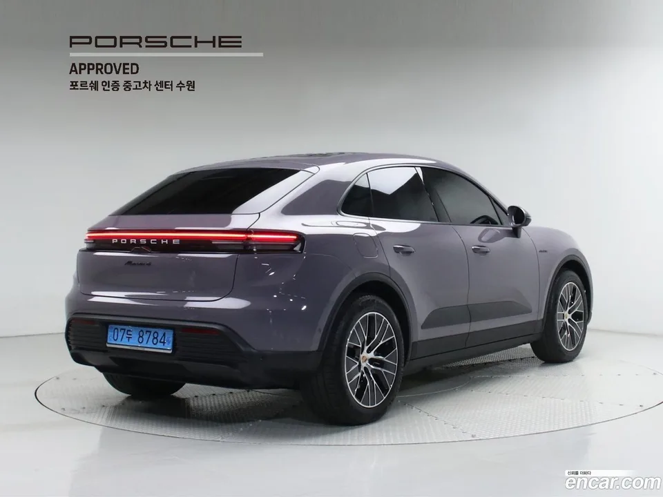 Porsche Macan Electric 4 2025 — миниатюра 2