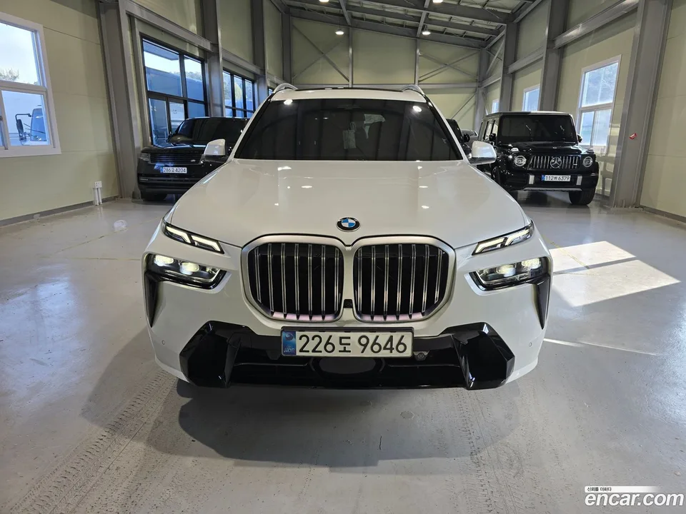 BMW X7 xDrive 40i M 6 2025 — фото 1, купить с доставкой в Москву
