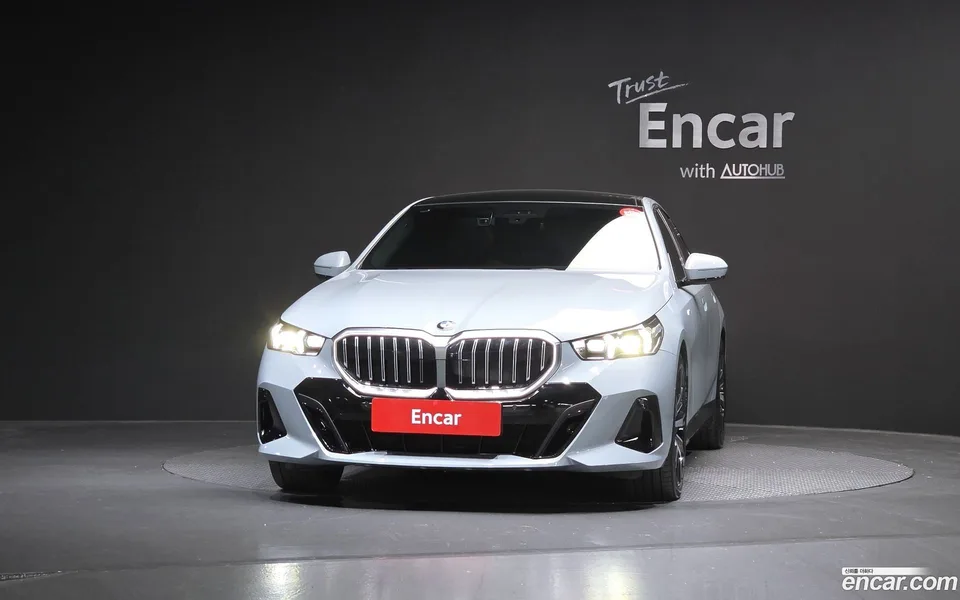 BMW 5 Series 530i xDrive M 2024 — миниатюра 3