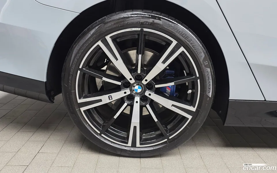 BMW 5 Series 530i xDrive M 2024 — миниатюра 5