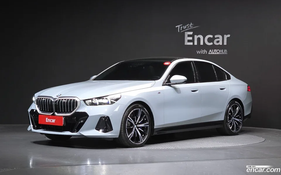 BMW 5 Series 530i xDrive M 2024 — фото 1, купить с доставкой в Москву
