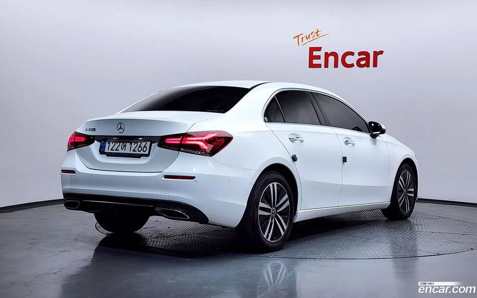 Mercedes-Benz A-Class A220 2022 — миниатюра 2