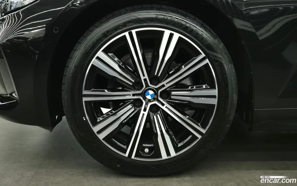 BMW 3 Series 320i 2025 — миниатюра 5