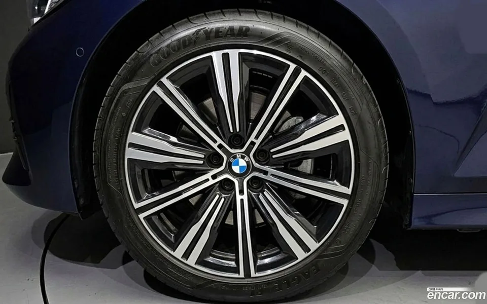 BMW 3 Series 320i 2025 — миниатюра 5