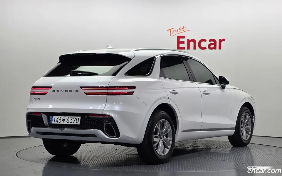 Genesis GV70 2.5T 2WD 2024 — миниатюра 2