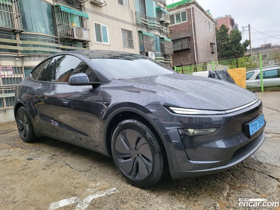 Tesla Model Y RWD 2026 — фото 1, купить с доставкой в Москву