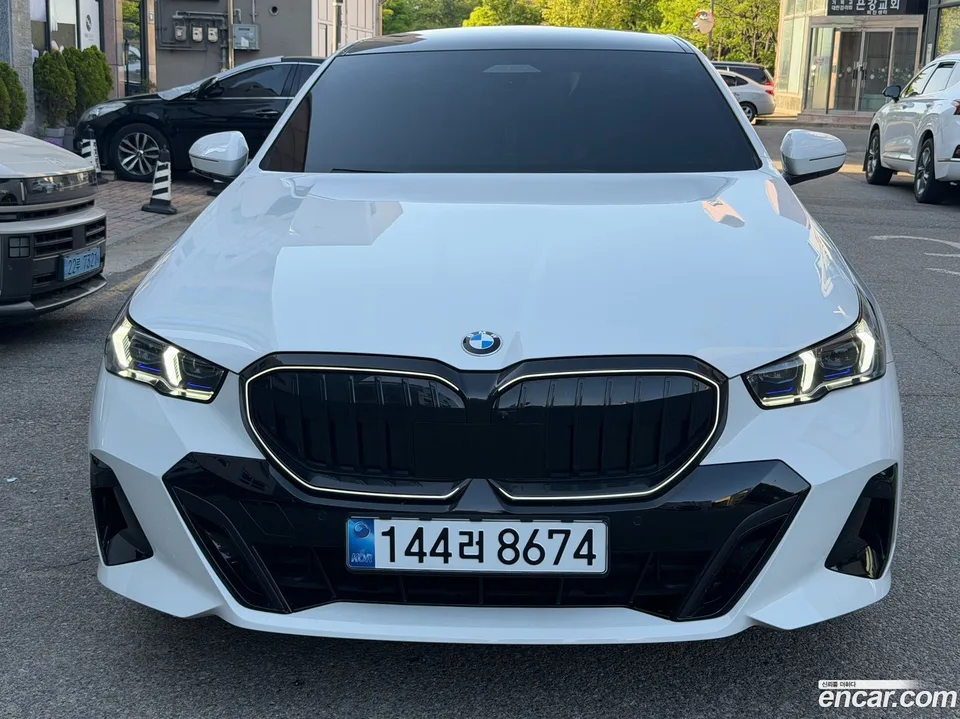 BMW 5 Series 520i M 2025 — фото 1, купить с доставкой в Москву