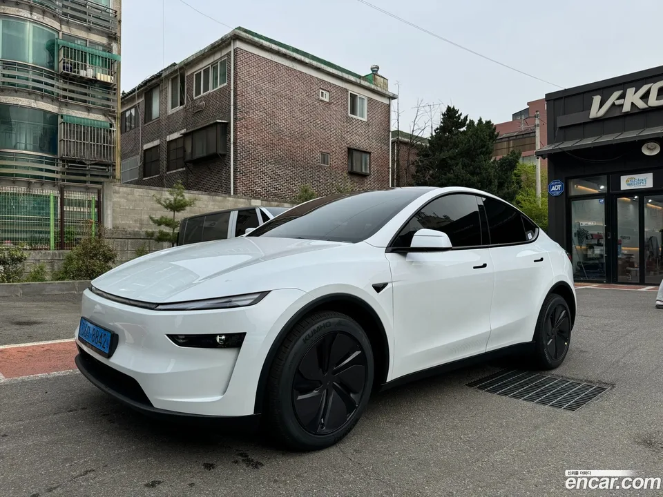 Tesla Model Y RWD 2026 — миниатюра 3