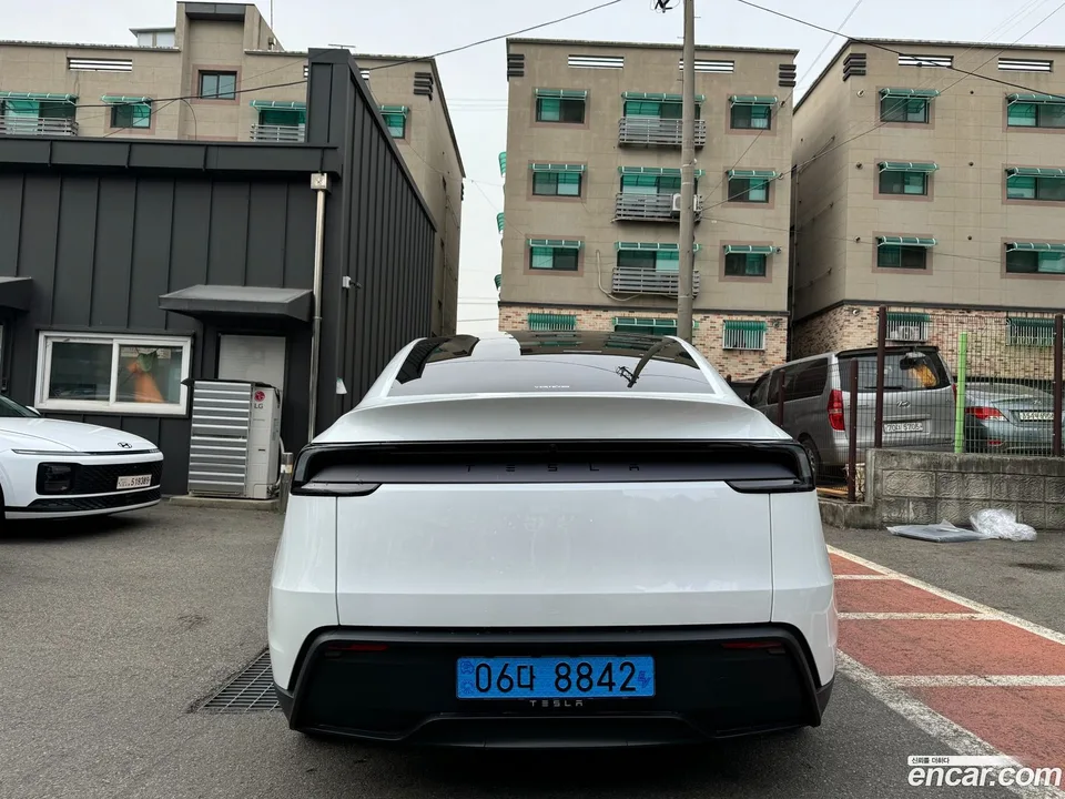 Tesla Model Y RWD 2026 — миниатюра 5