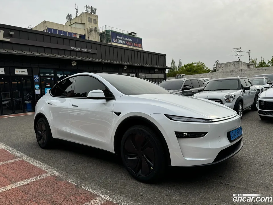 Tesla Model Y RWD 2026 — фото 1, купить с доставкой в Москву