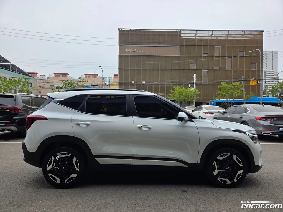 Kia Seltos 1.6 2WD 2023 — миниатюра 3