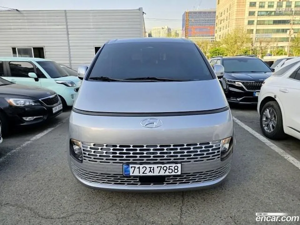 Hyundai Staria 11 2023 — миниатюра 2