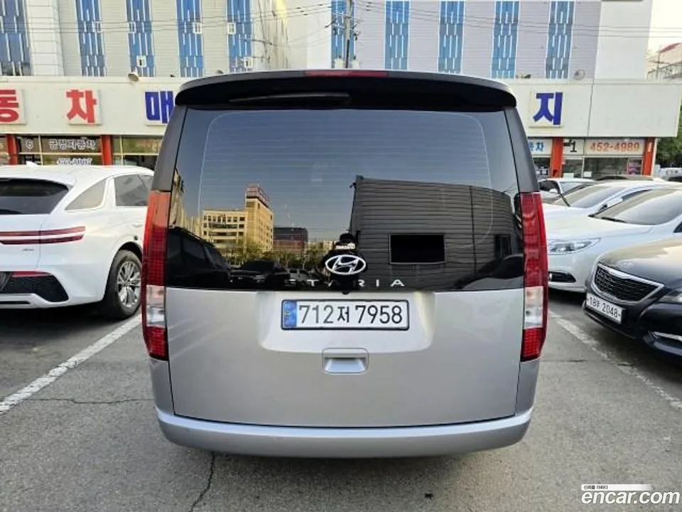 Hyundai Staria 11 2023 — миниатюра 3