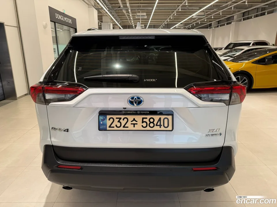 Toyota RAV4 2.5 2WD XLE 2023 — миниатюра 4