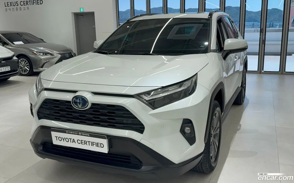 Toyota RAV4 2.5 2WD XLE 2023 — фото 1, купить с доставкой в Москву