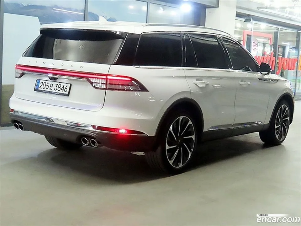Lincoln Aviator 3.0 AWD 2023 — миниатюра 4