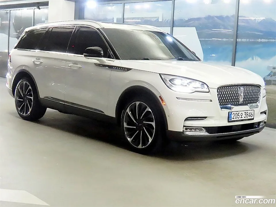 Lincoln Aviator 3.0 AWD 2023 — фото 1, купить с доставкой в Москву