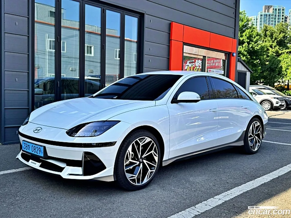 Hyundai Ioniq 6 2023 — фото 1, купить с доставкой в Москву
