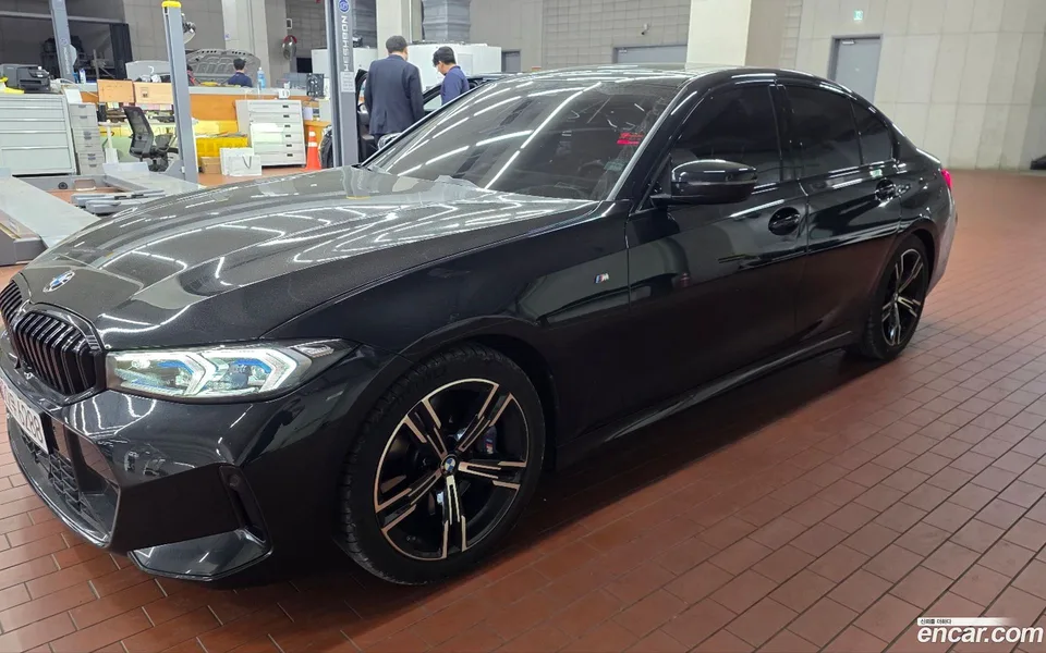 BMW 3 Series 320i M 2023 — миниатюра 2