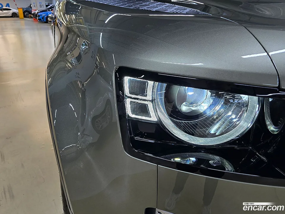 Land Rover Defender 110 D300 HSE 2023 — миниатюра 2