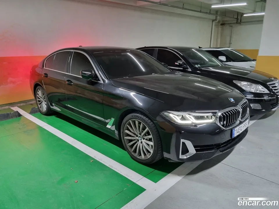 BMW 5 Series 530i xDrive 2023 — миниатюра 4