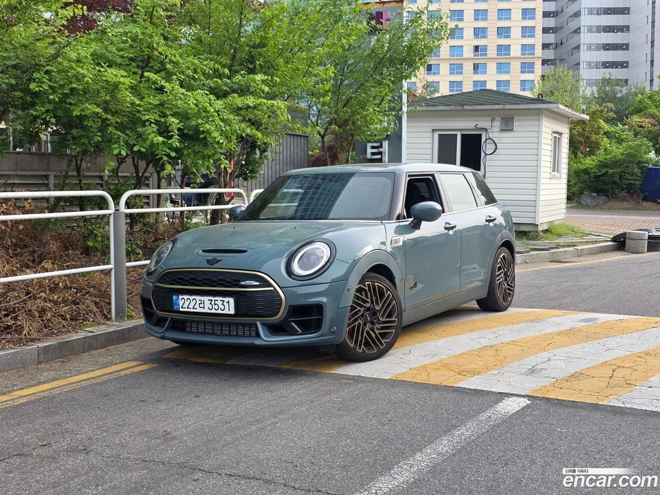 MINI Cooper S Clubman JCW 2022 — фото 1, купить с доставкой в Москву