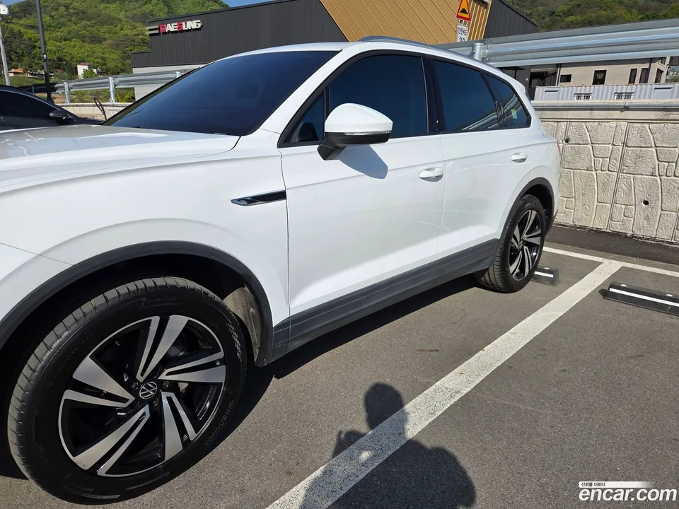 Volkswagen Touareg 3.0 TDI 2022 — фото 1, купить с доставкой в Москву