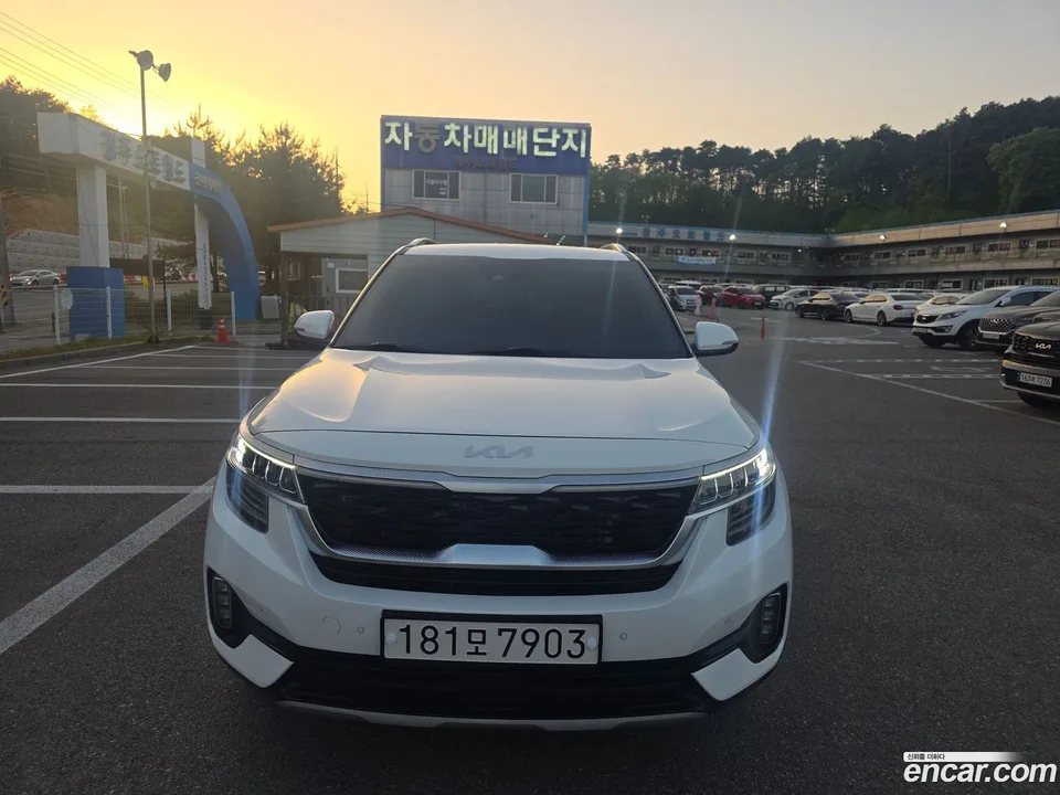 Kia Seltos 1.6 2WD 2022 — фото 1, купить с доставкой в Москву