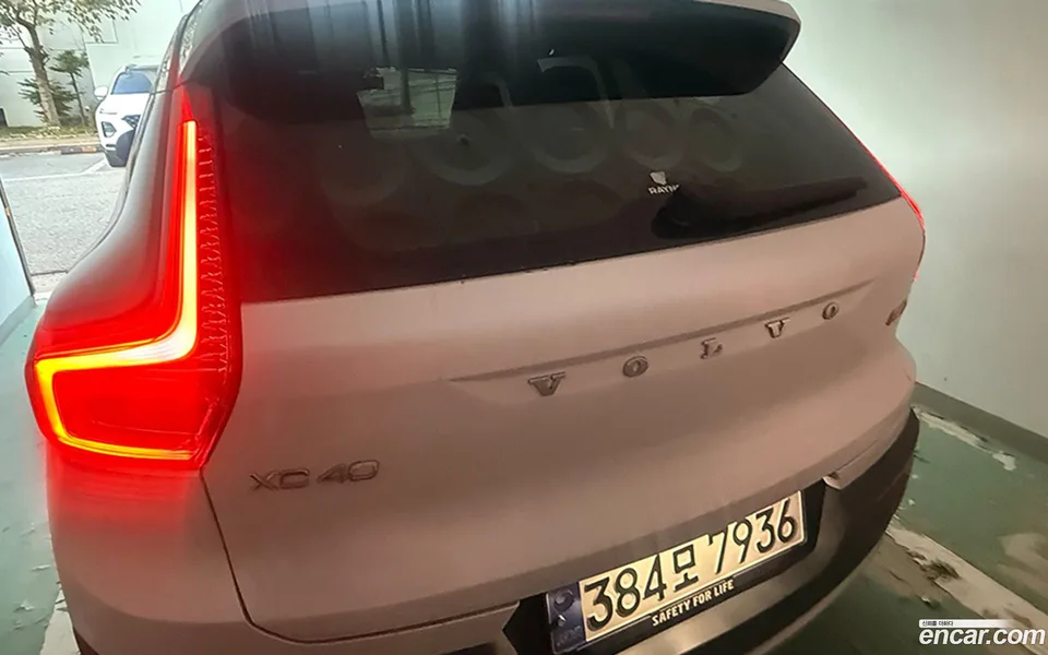 Volvo XC40 B4 2023 — миниатюра 4