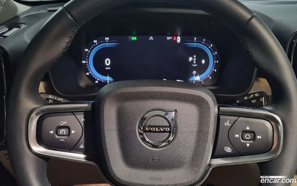 Volvo XC40 B4 2023 — миниатюра 5