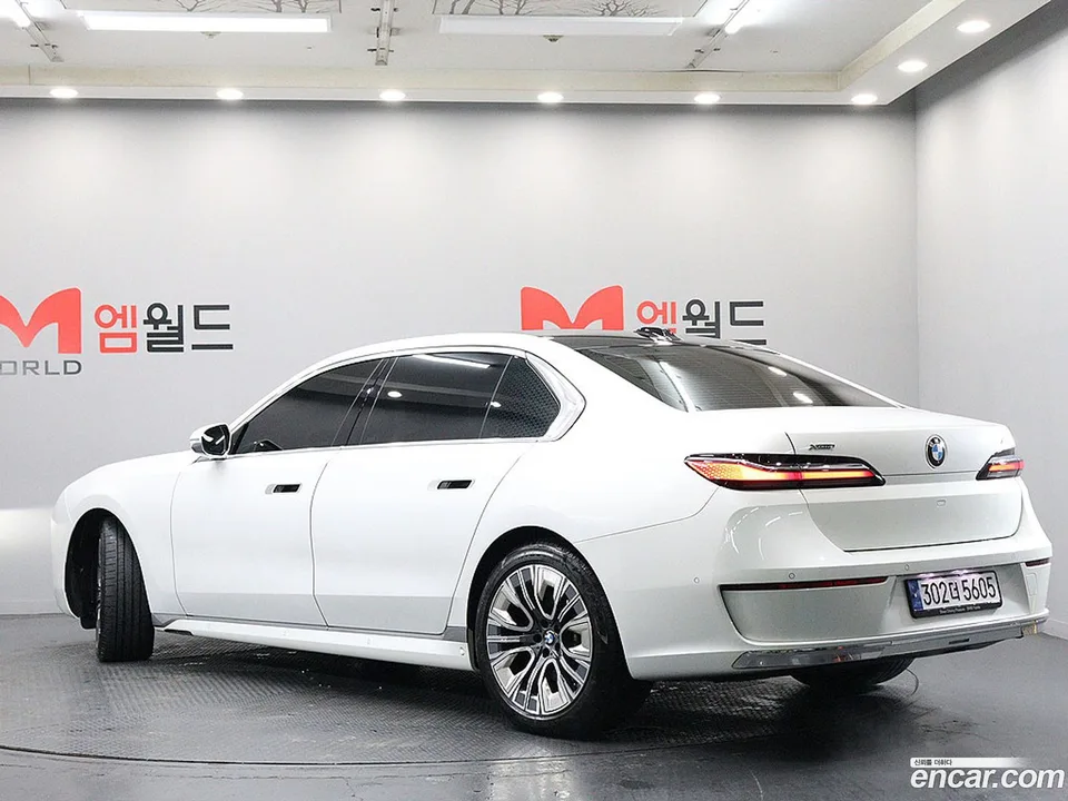 BMW 7 Series 740d xDrive 2023 — миниатюра 2