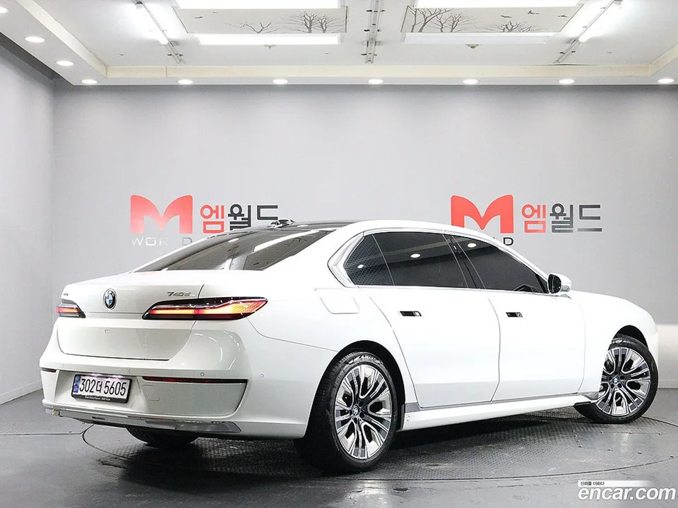 BMW 7 Series 740d xDrive 2023 — миниатюра 4