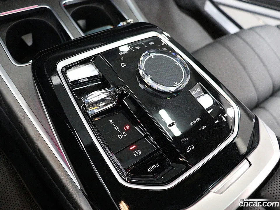 BMW 7 Series 740d xDrive 2023 — миниатюра 5