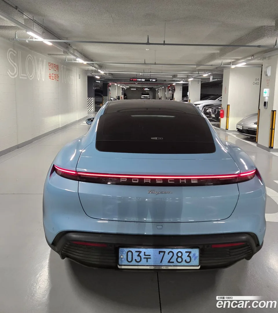 Porsche Taycan 2023 — миниатюра 4