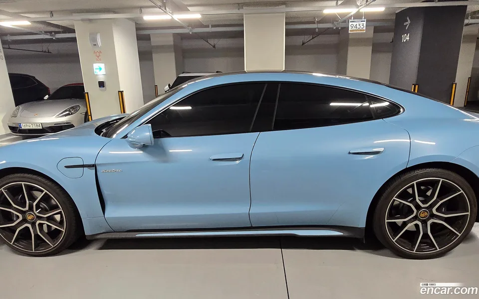 Porsche Taycan 2023 — фото 1, купить с доставкой в Москву