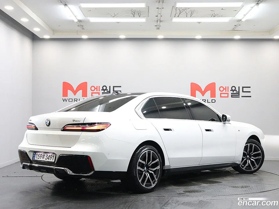 BMW 7 Series 740i xDrive M 2024 — миниатюра 2