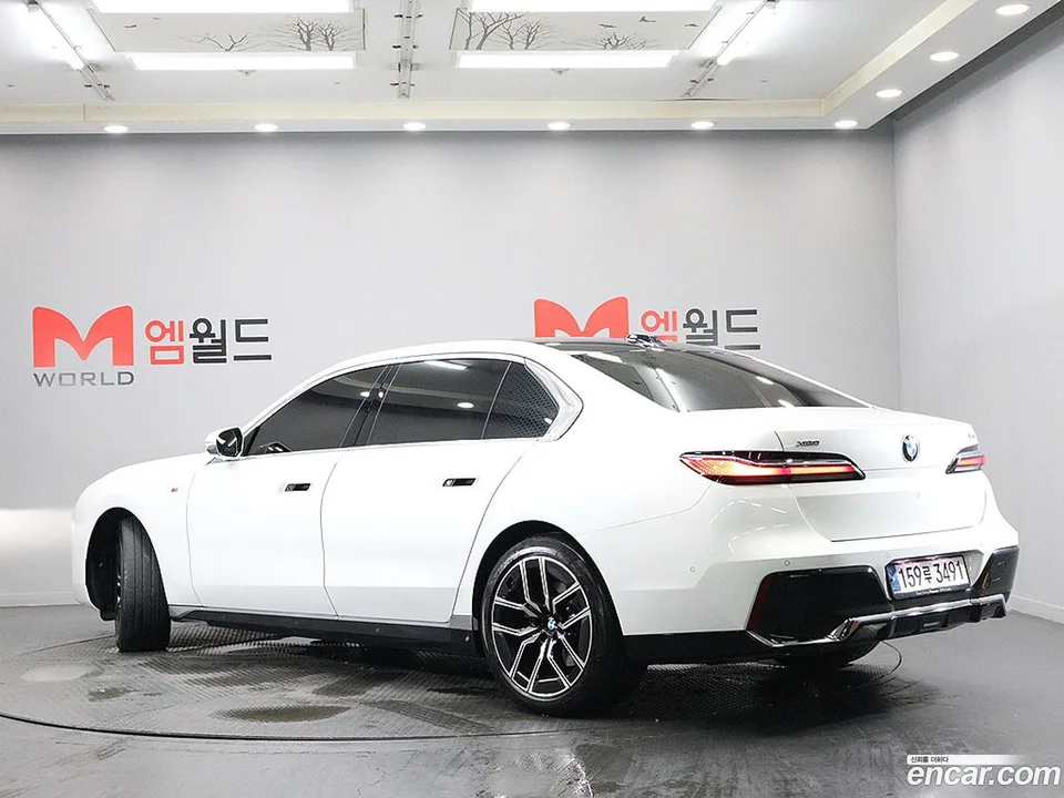 BMW 7 Series 740i xDrive M 2024 — миниатюра 4