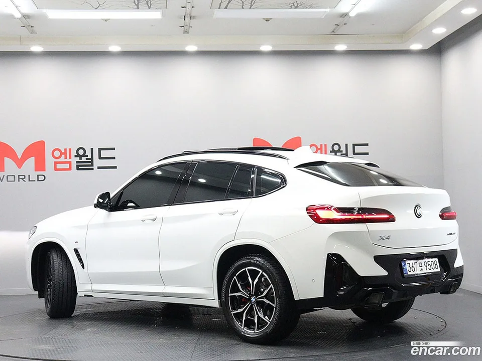 BMW X4 xDrive20i M 2023 — миниатюра 2