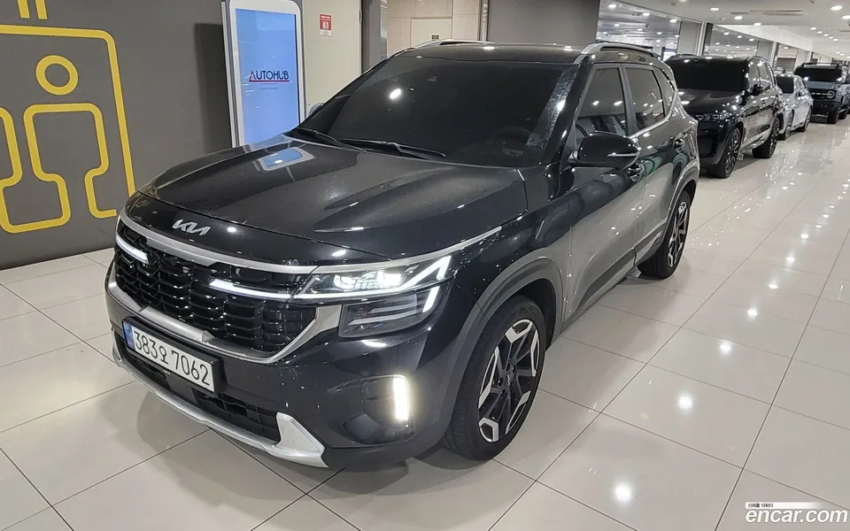 Kia Seltos 2.0 2WD 2023 — фото 1, купить с доставкой в Москву