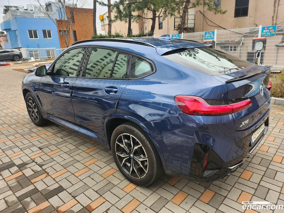 BMW X4 xDrive20i M 2023 — миниатюра 2