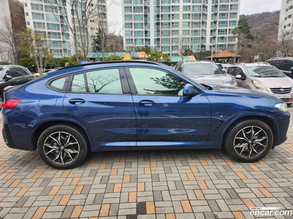 BMW X4 xDrive20i M 2023 — миниатюра 5