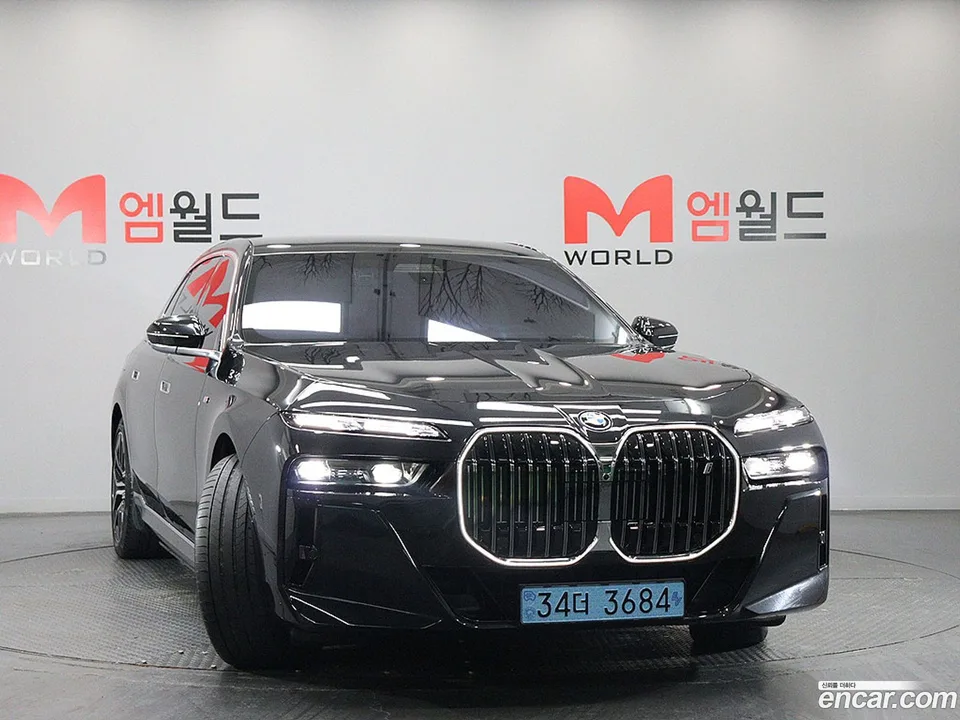 BMW i7 eDrive 50 M 2023 — миниатюра 3