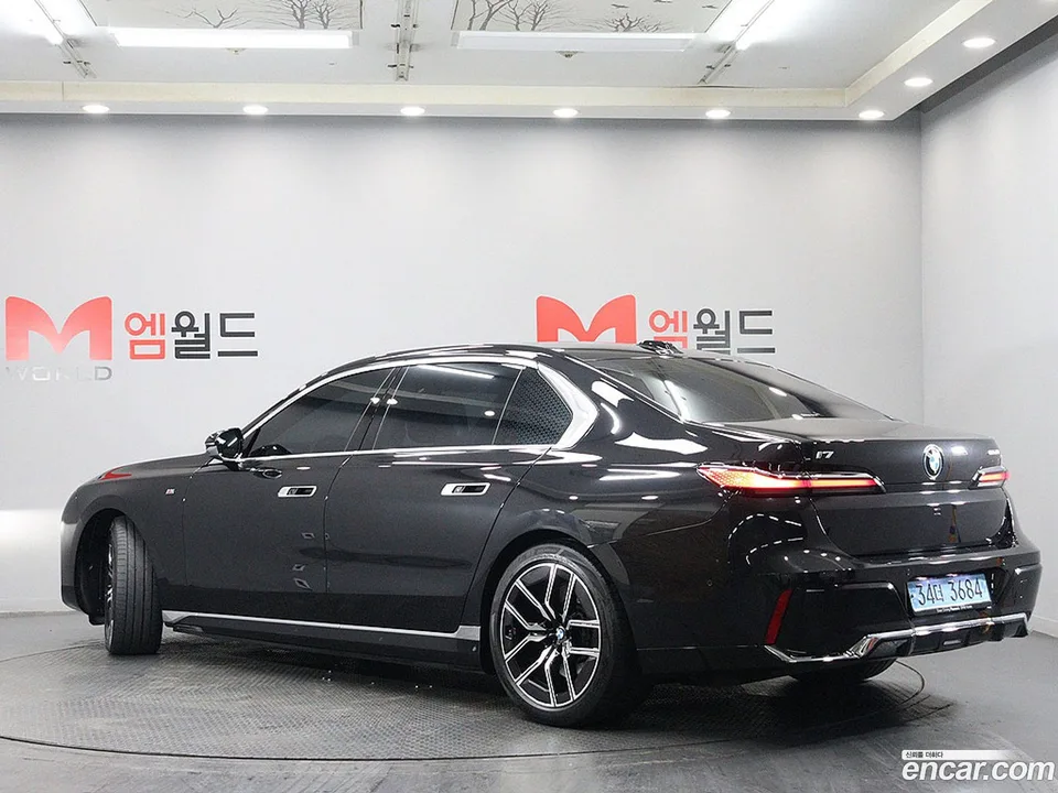 BMW i7 eDrive 50 M 2023 — миниатюра 4