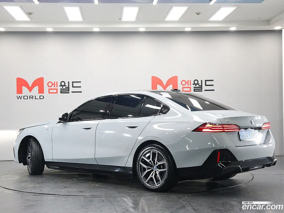 BMW i5 eDrive 40 M 2023 — миниатюра 2