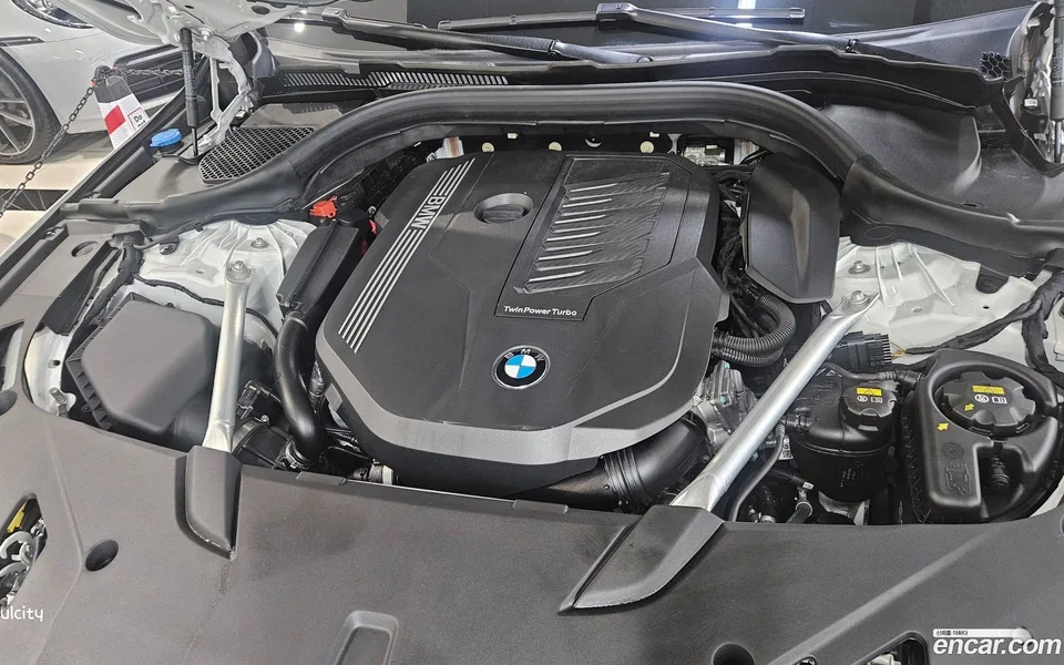 BMW 6 Series GT 630i xDrive M 2023 — миниатюра 4