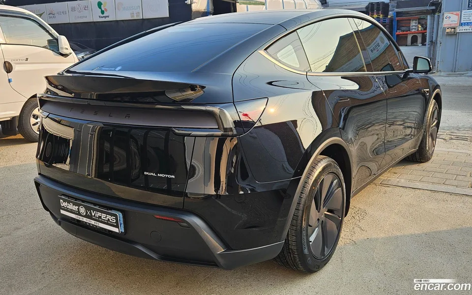 Tesla Model Y AWD 2026 — миниатюра 2